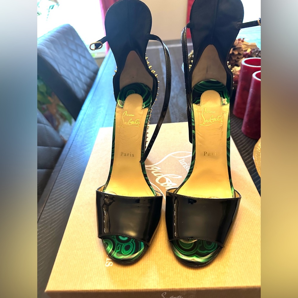 Christian Louboutin - Picture 6 of 9